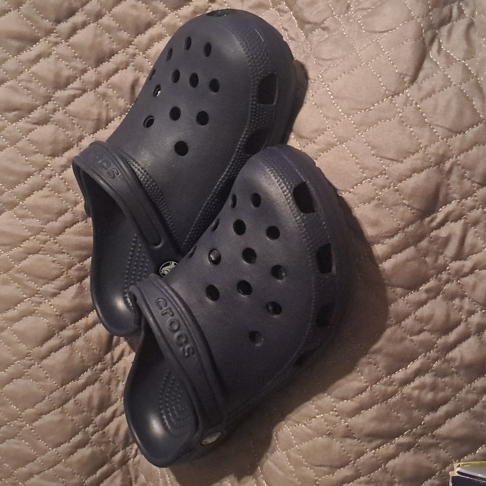 Crocs Sz W9 M7 Navy Blue